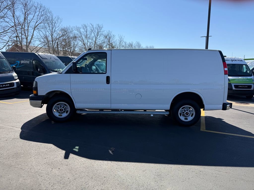 Used 2024 GMC Savana 2500 w/ Driver Convenience Package image 4