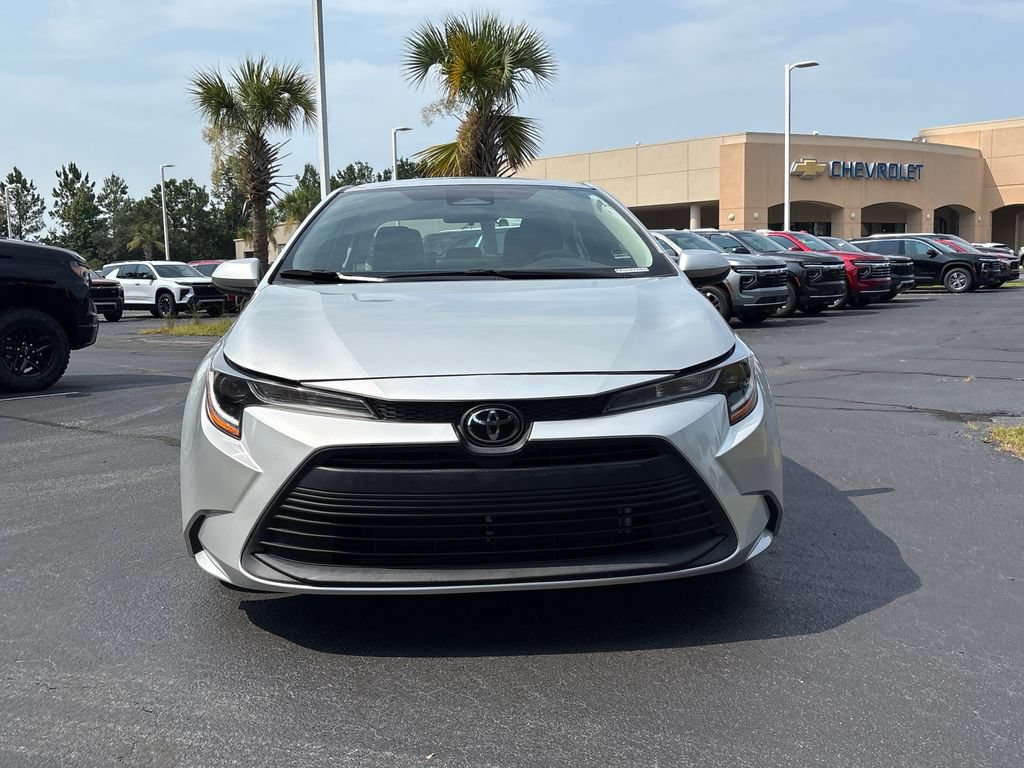 Used 2023 Toyota Corolla LE FWD image 2