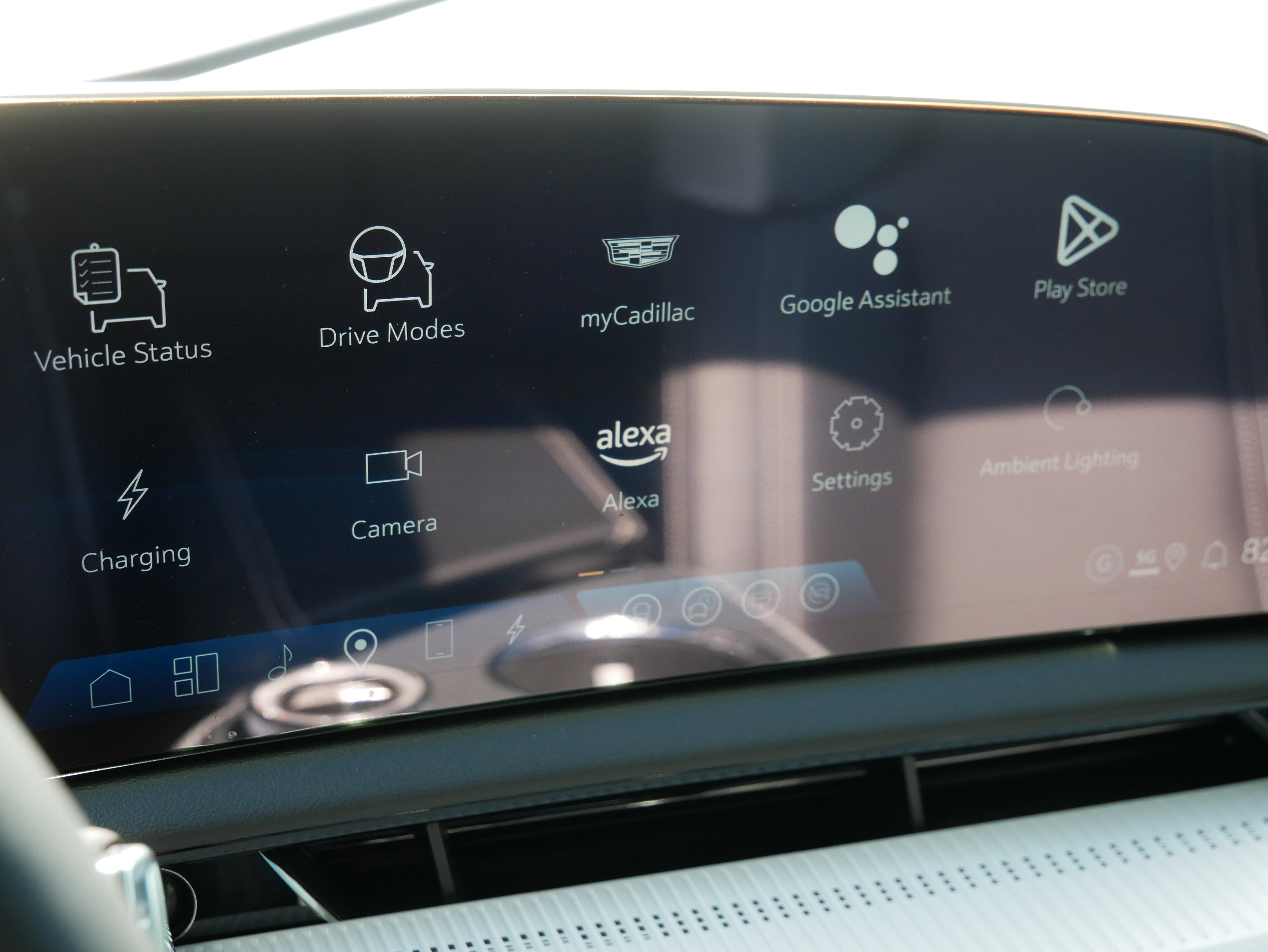 Used 2025 Cadillac Optiq Sport 1 w/ LPO, Floor Liner Package image 19