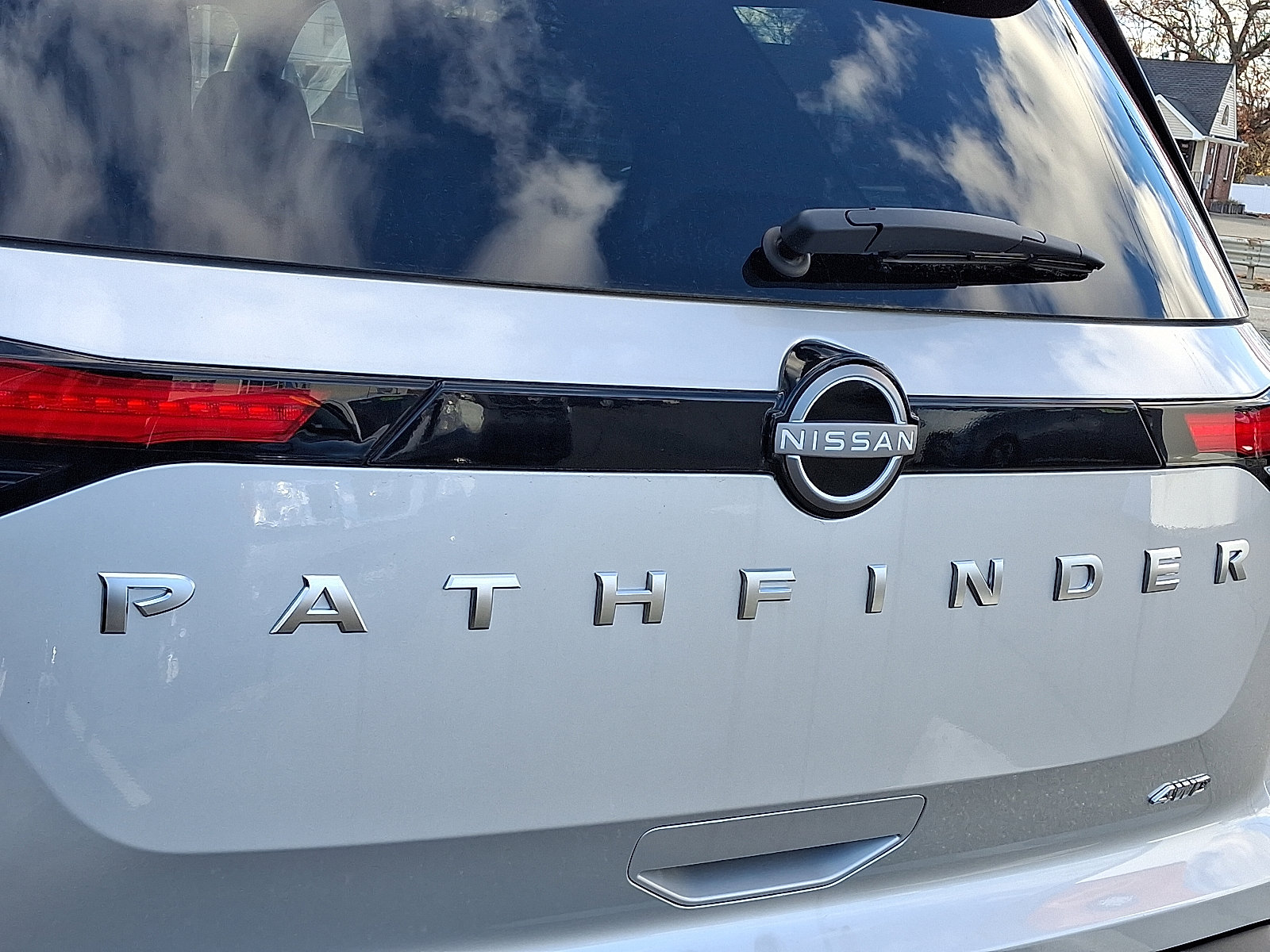 New 2025 Nissan Pathfinder SV w/ SV Premium Package image 18