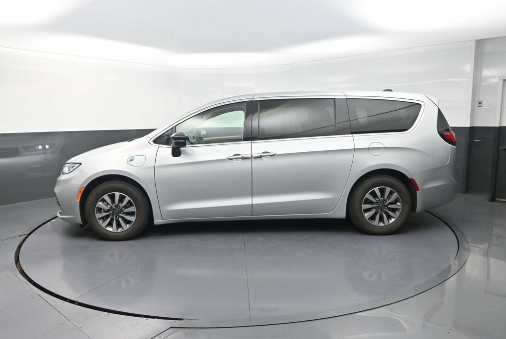 Used 2024 Chrysler Pacifica Limited FWD image 6