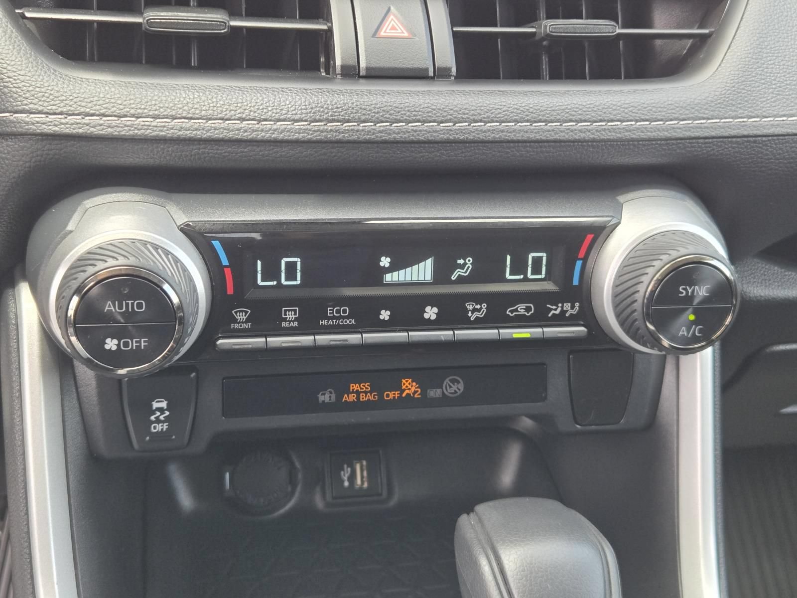 Used 2024 Toyota RAV4 LE AWD/4WD image 12