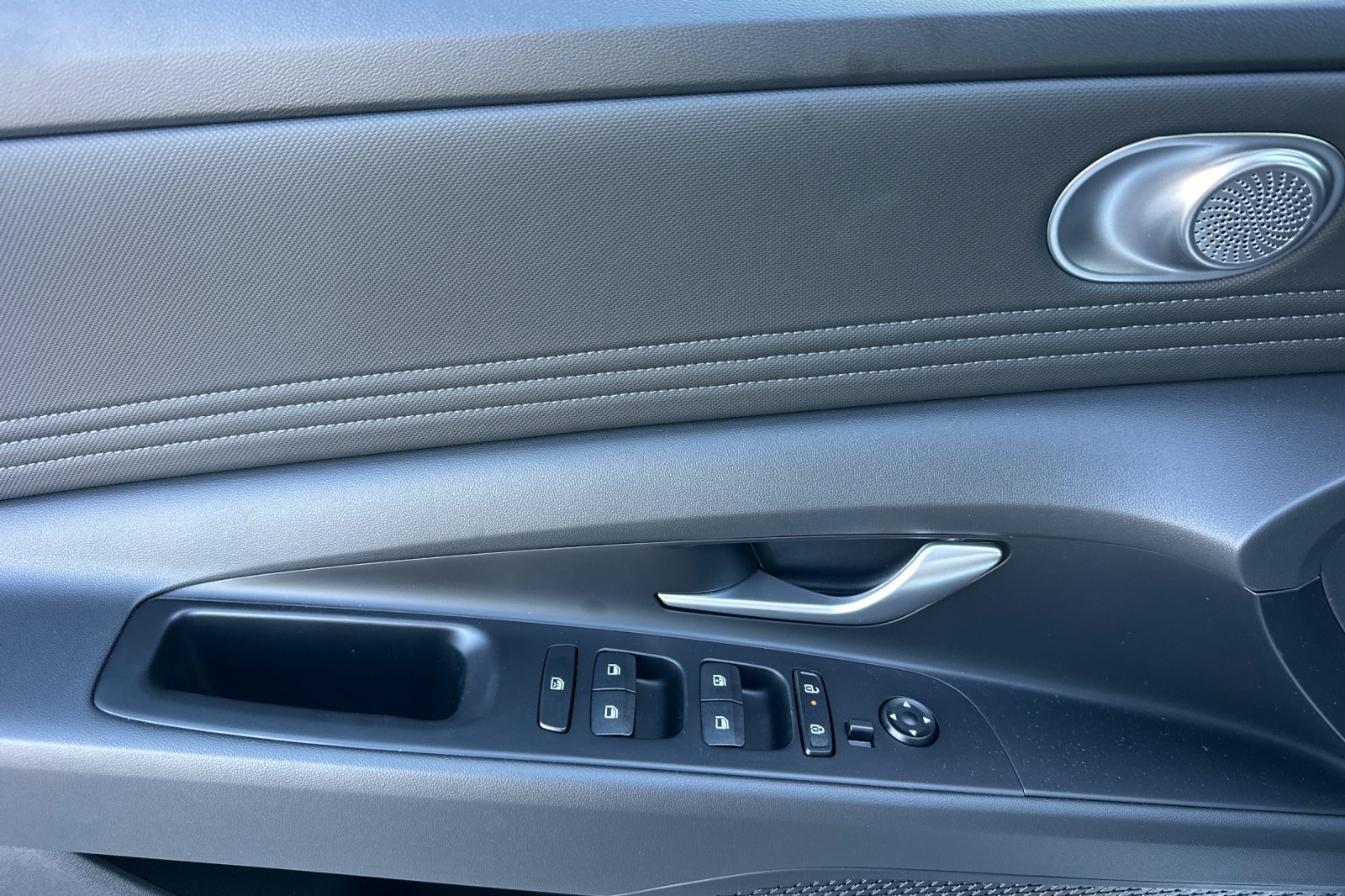 New 2026 Hyundai Elantra Limited FWD image 11
