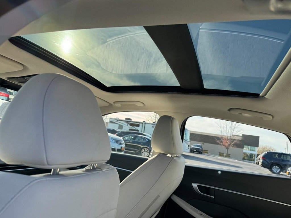 Certified 2024 Hyundai Sonata SEL w/ Convenience Package image 11