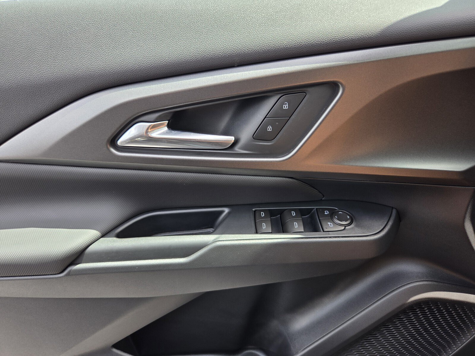 New 2026 Chevrolet Equinox EV LT w/ Midnight Package FWD image 11