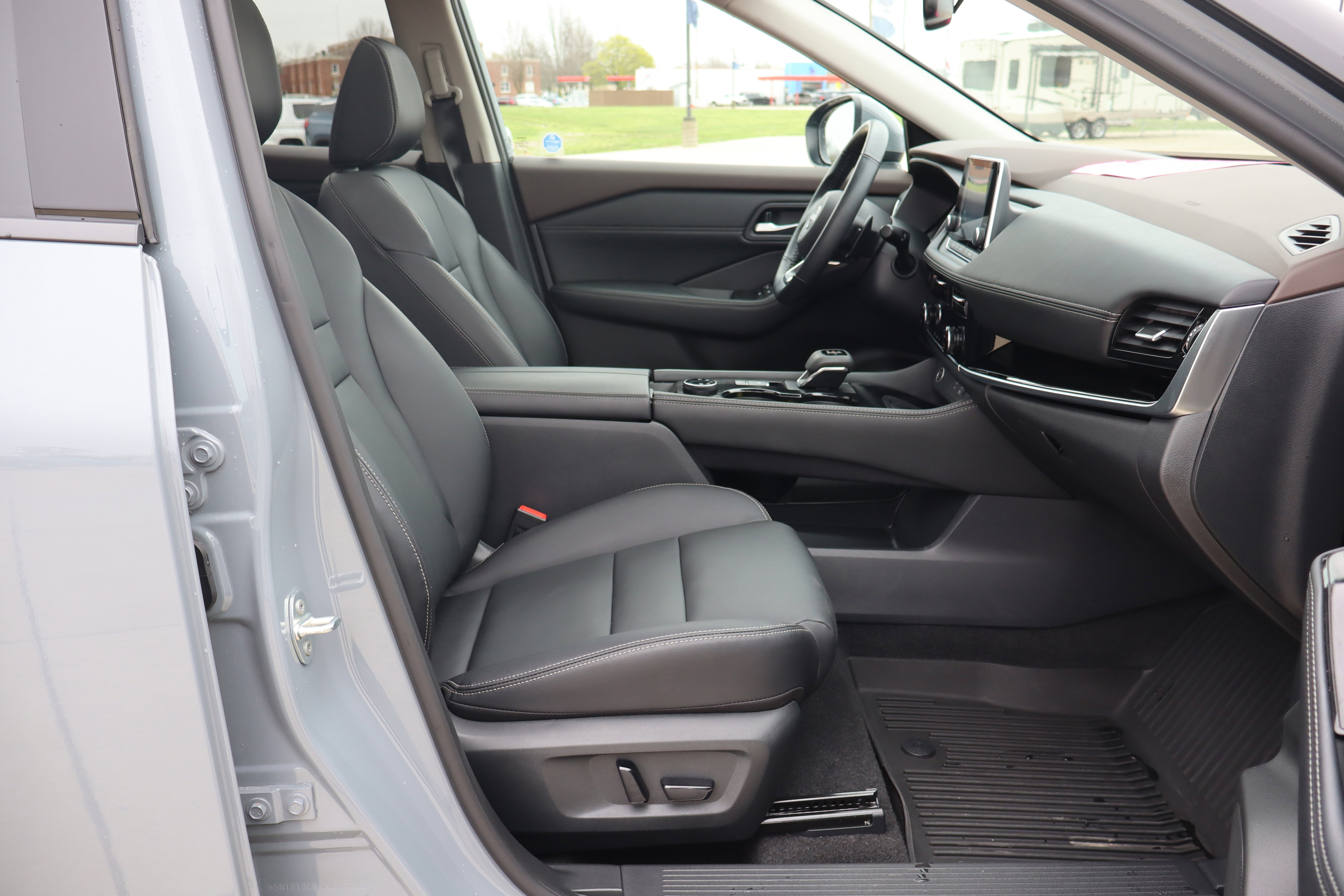 Used 2023 Nissan Rogue SL image 12