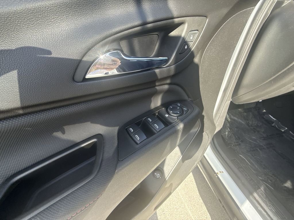 Used 2022 Chevrolet Equinox RS w/ Infotainment Package image 13