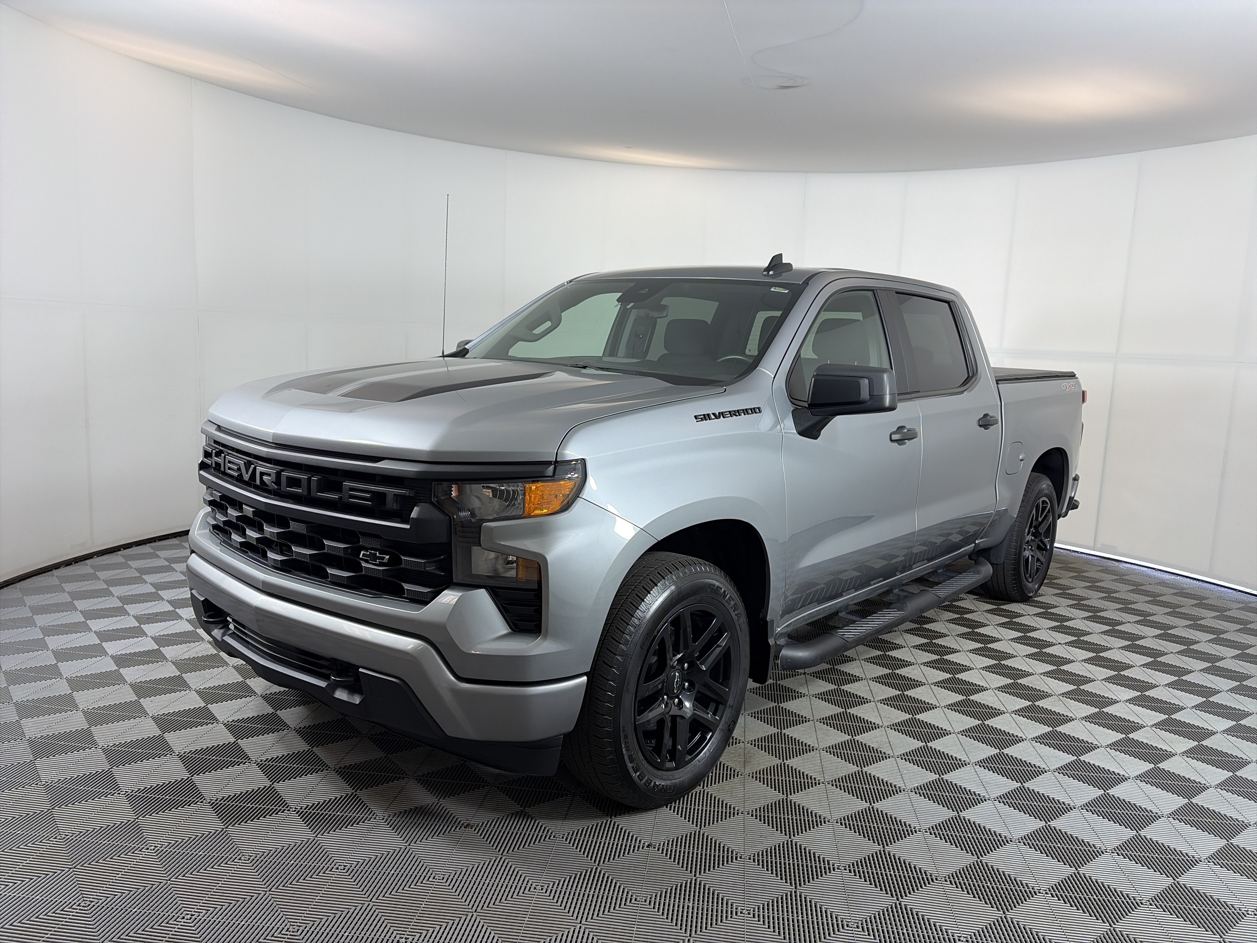 Used 2024 Chevrolet Silverado 1500 Custom w/ Rally Edition AWD/4WD image 2