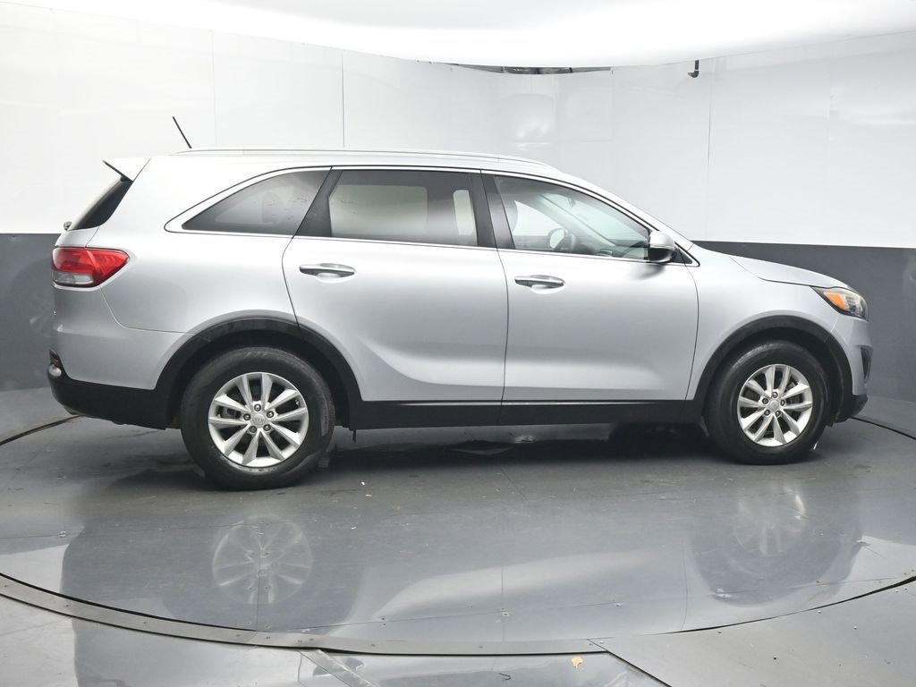 Used 2016 Kia Sorento LX image 8
