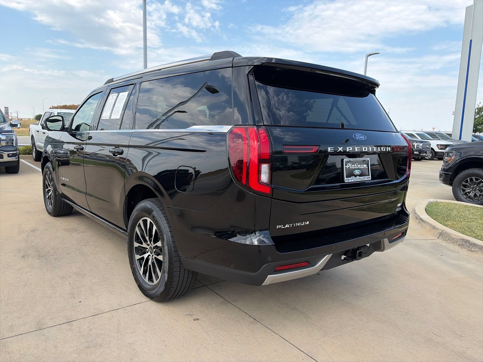 Used 2025 Ford Expedition Max Platinum AWD/4WD image 3