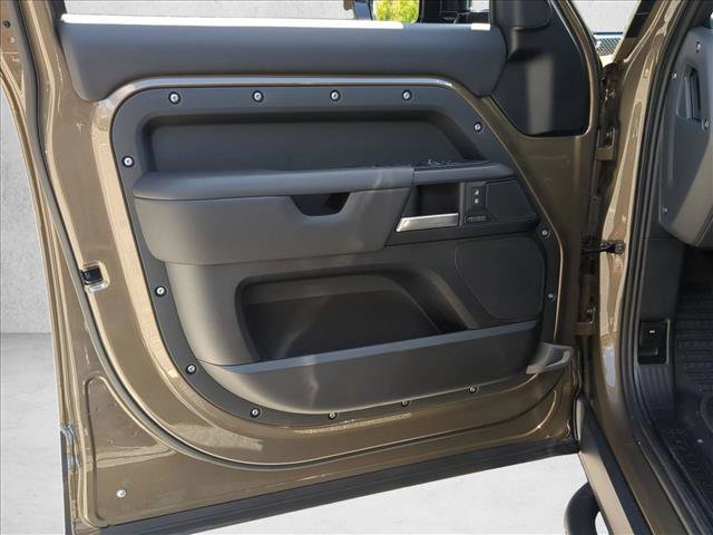 New 2026 Land Rover Defender 110 X-Dynamic SE AWD/4WD image 9
