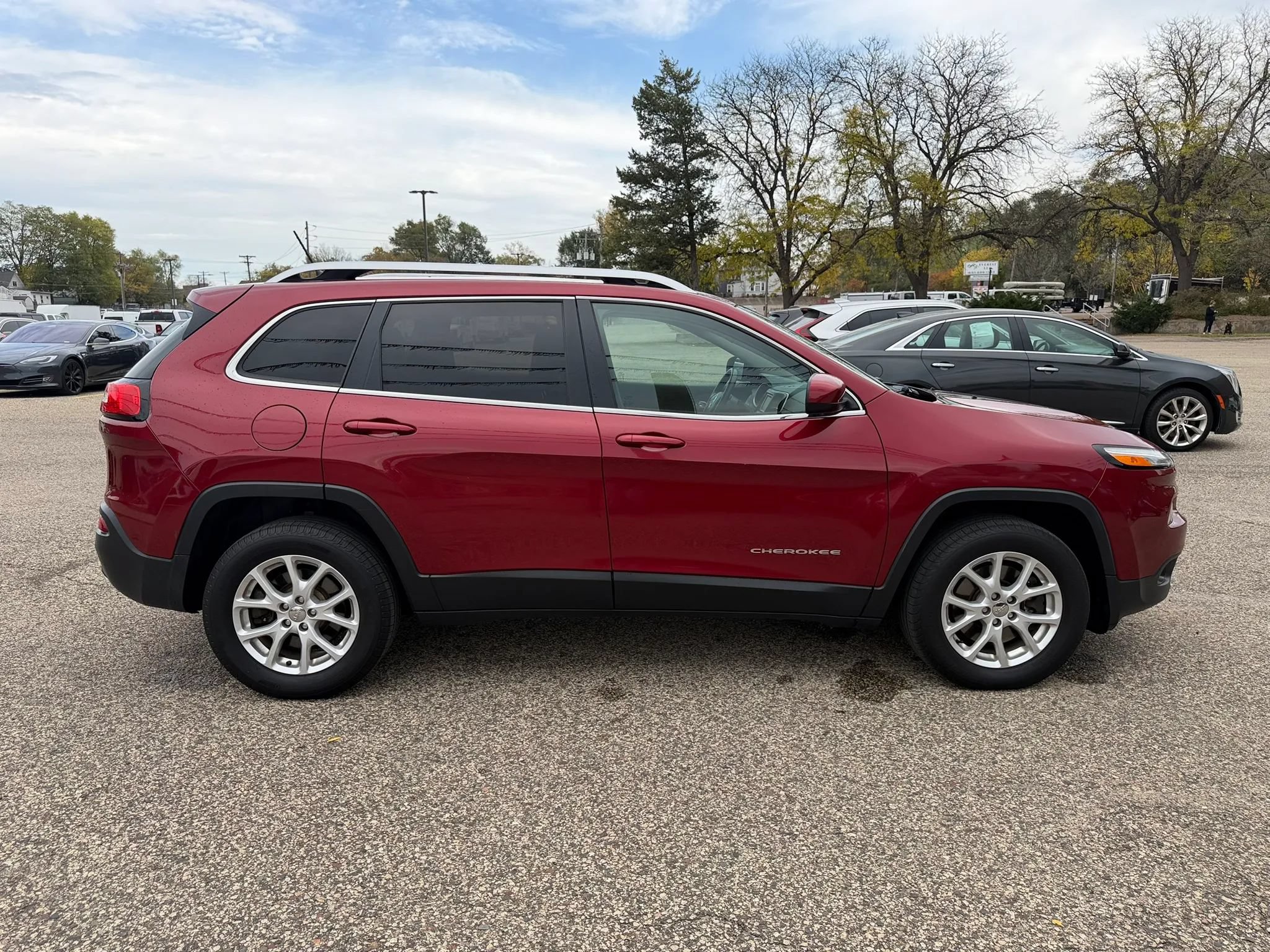 Used 2014 Jeep Cherokee Latitude AWD/4WD image 7