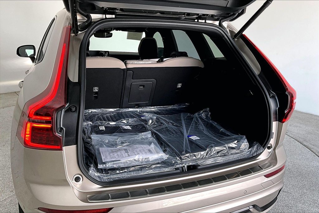 New 2026 Volvo XC60 B5 Plus w/ Protection Package Premier AWD/4WD image 31