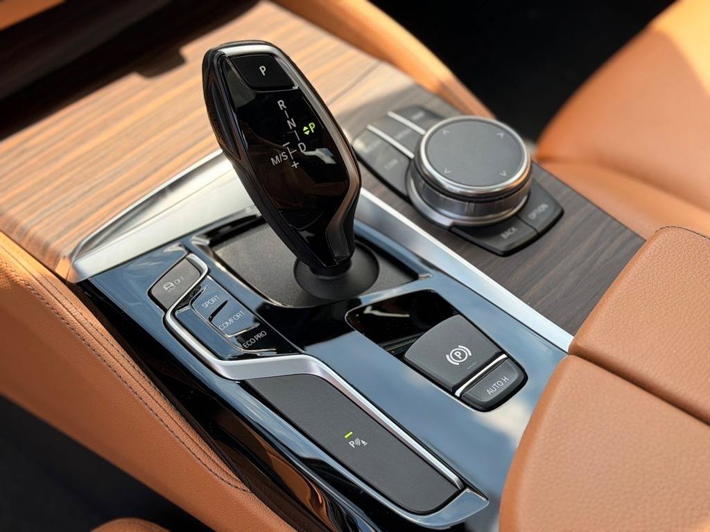 Used 2020 BMW 530i w/ M Sport Package RWD image 18