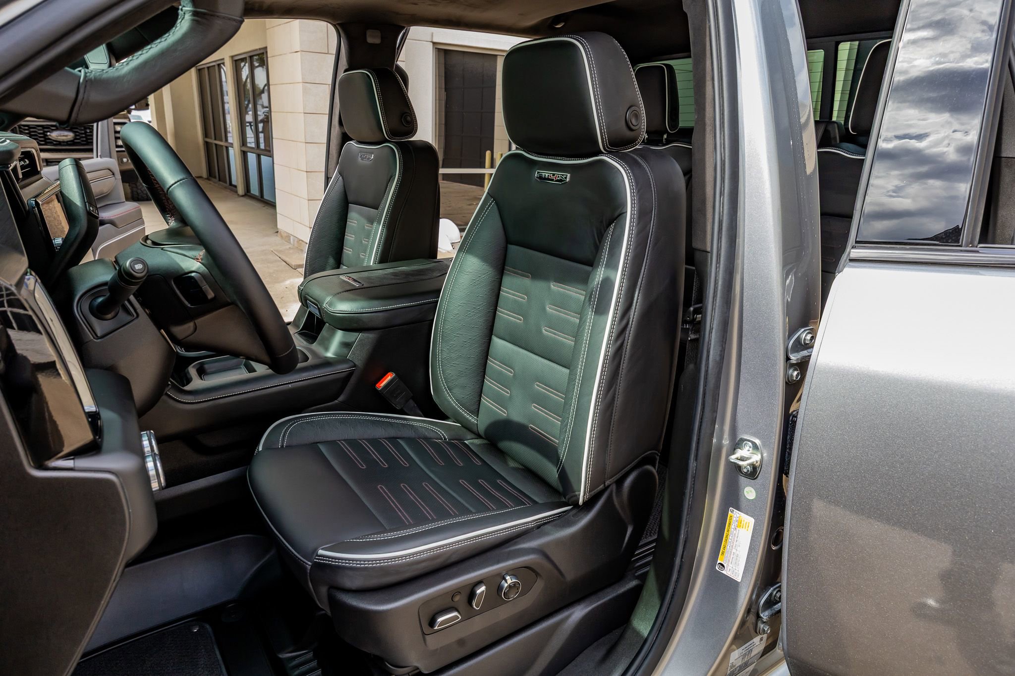 Used 2026 GMC Sierra 2500 AT4X image 30