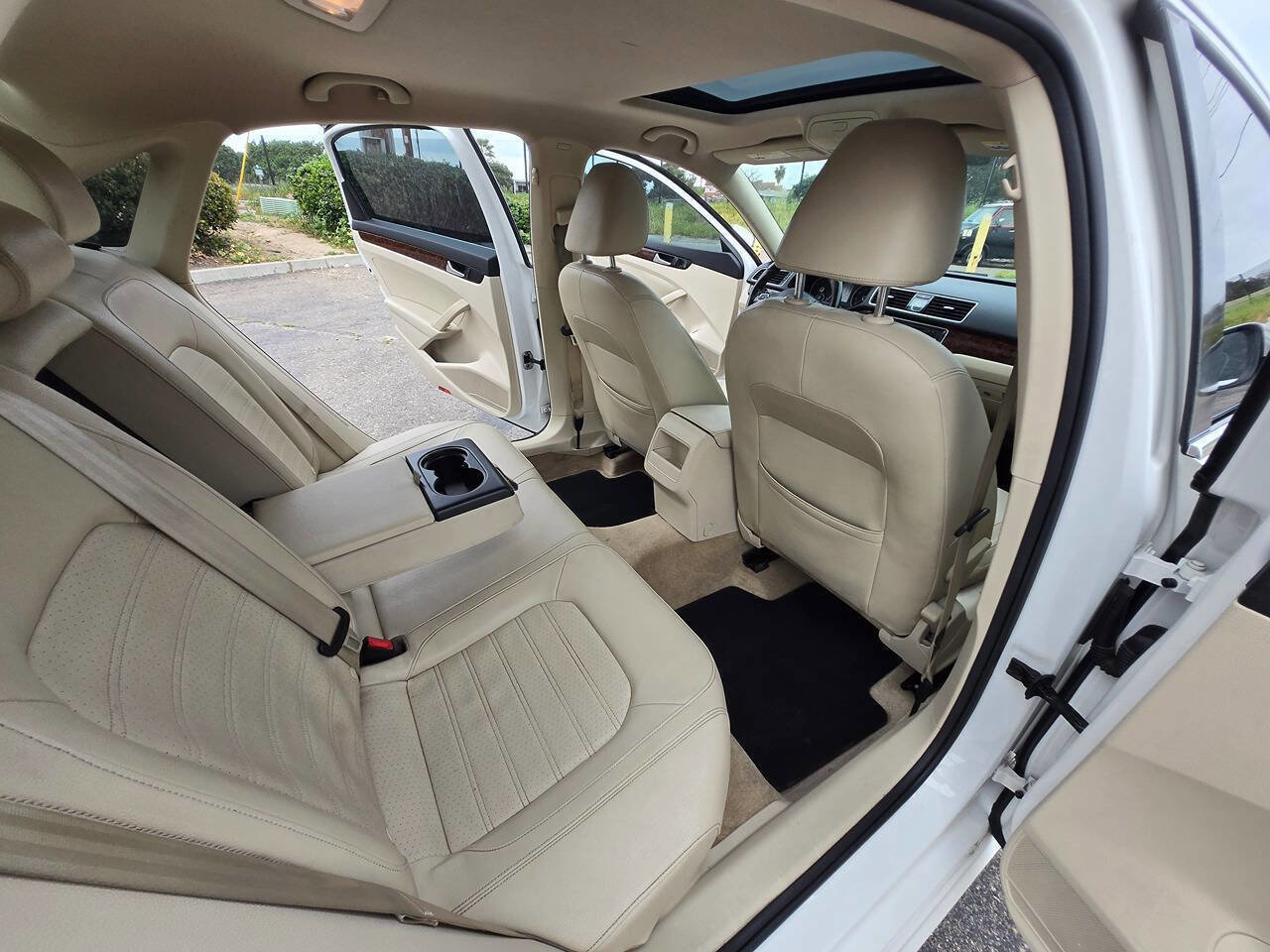 Used 2012 Volkswagen Passat 2.5 SEL image 28