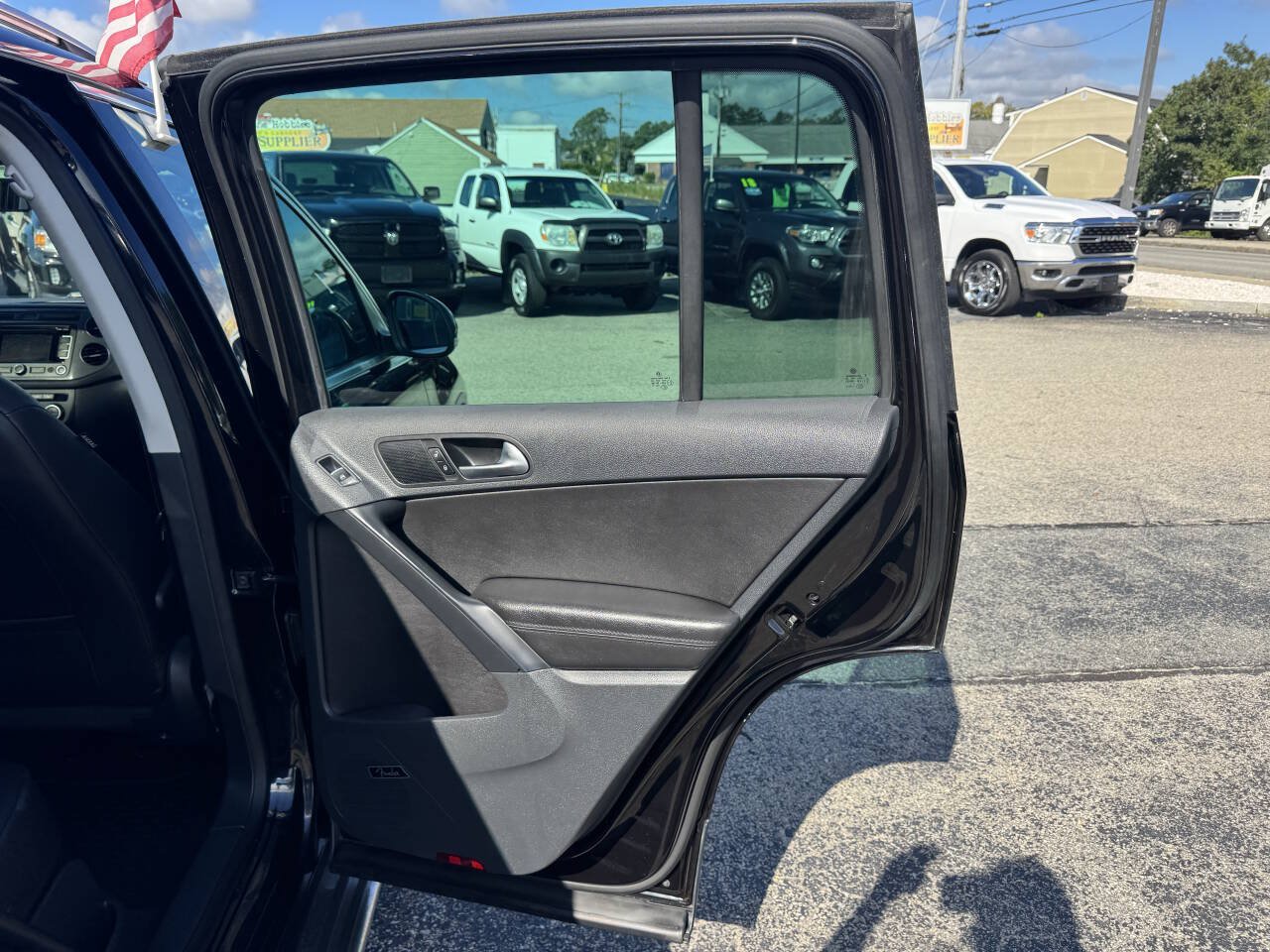Used 2014 Volkswagen Tiguan SEL AWD/4WD image 36