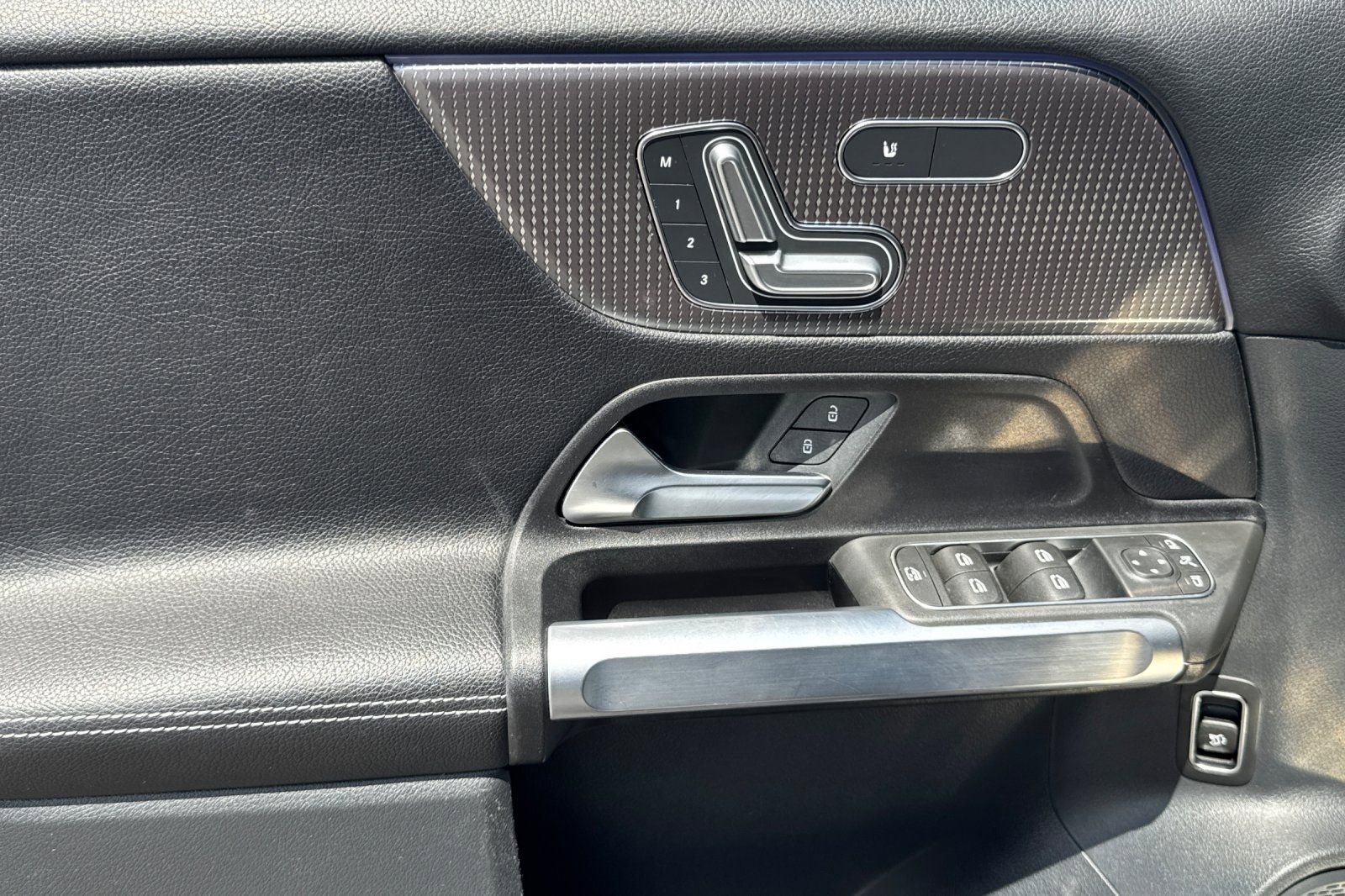Used 2023 Mercedes-Benz GLB 250 image 11