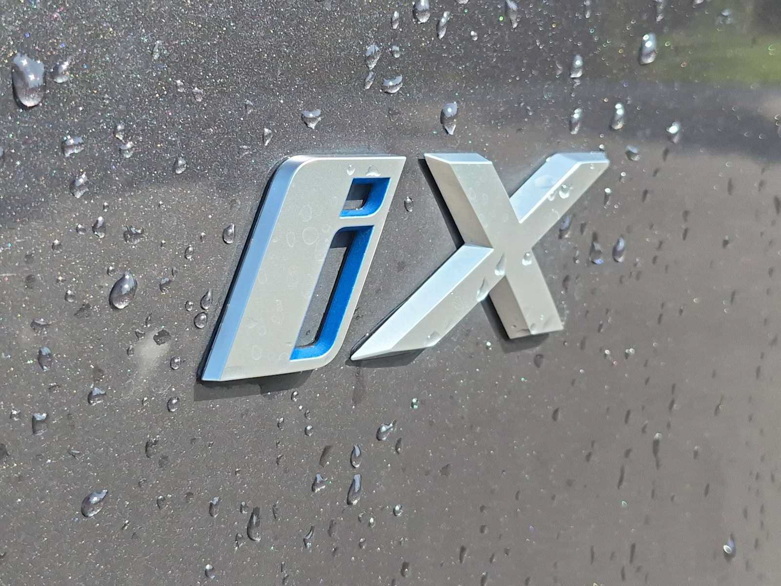 Used 2024 BMW iX xDrive50 w/ Sport Package AWD/4WD image 12