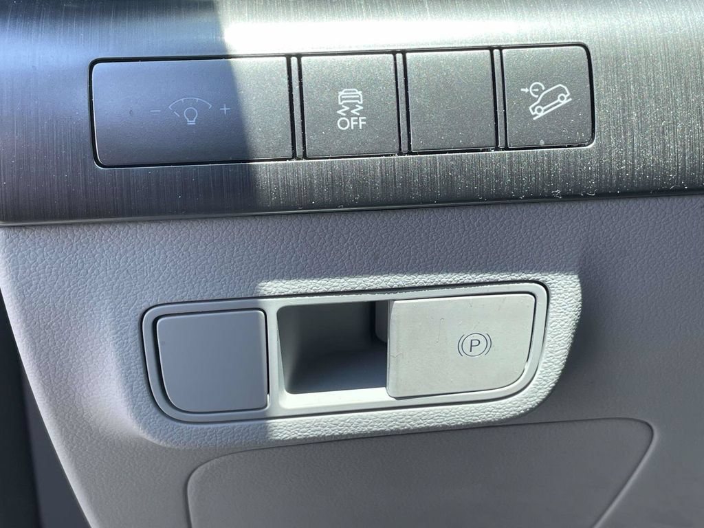 Used 2024 Hyundai Kona SEL AWD/4WD image 25