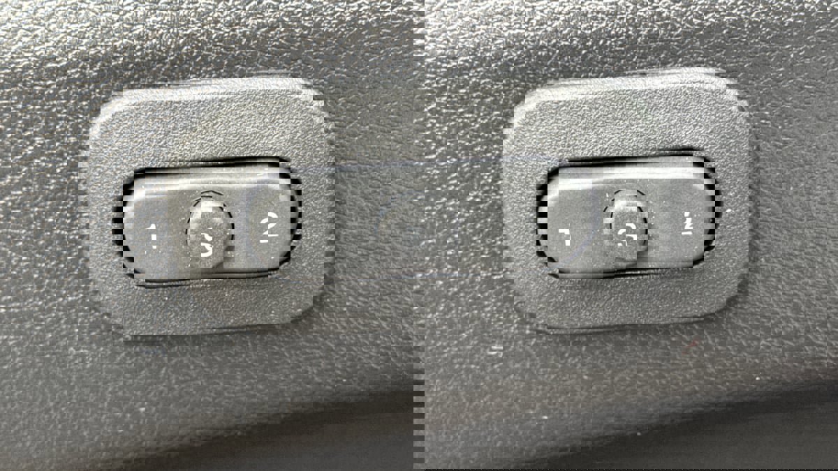 Used 2022 Jeep Grand Cherokee Limited image 21