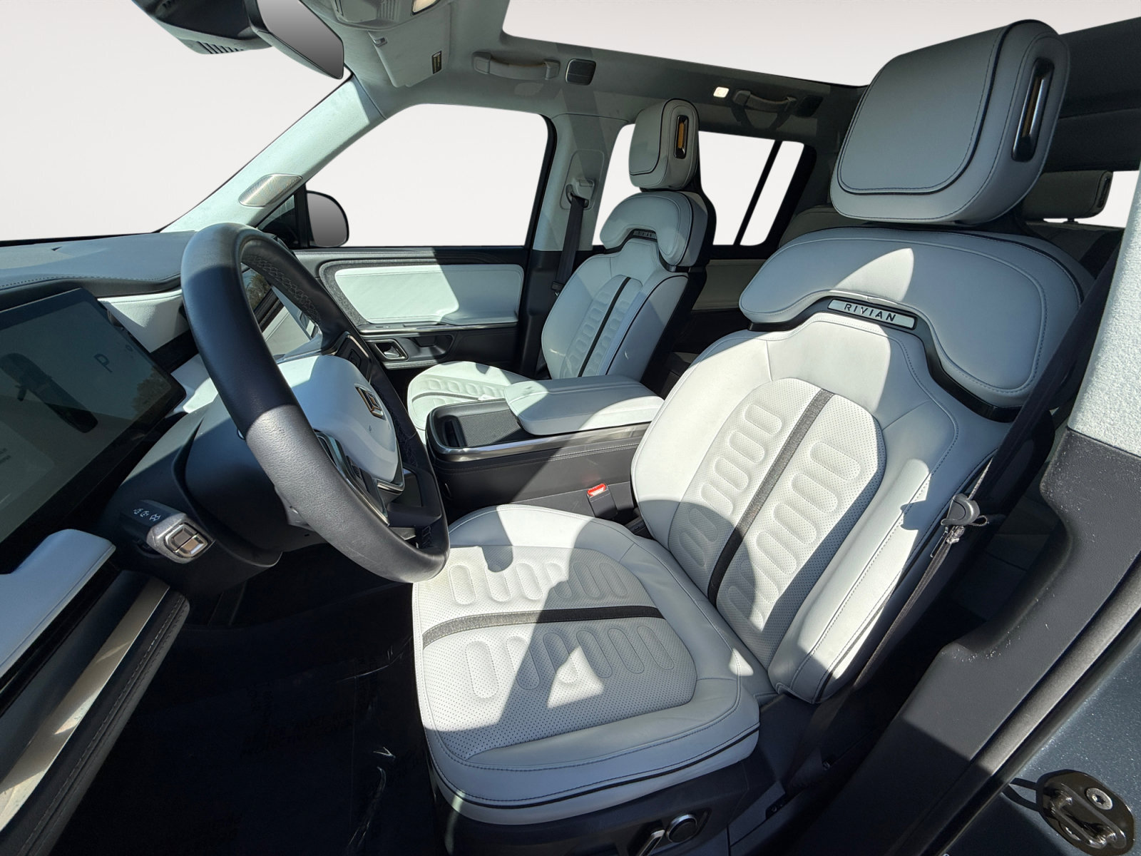 Used 2024 Rivian R1S Adventure Dual AWD/4WD image 10
