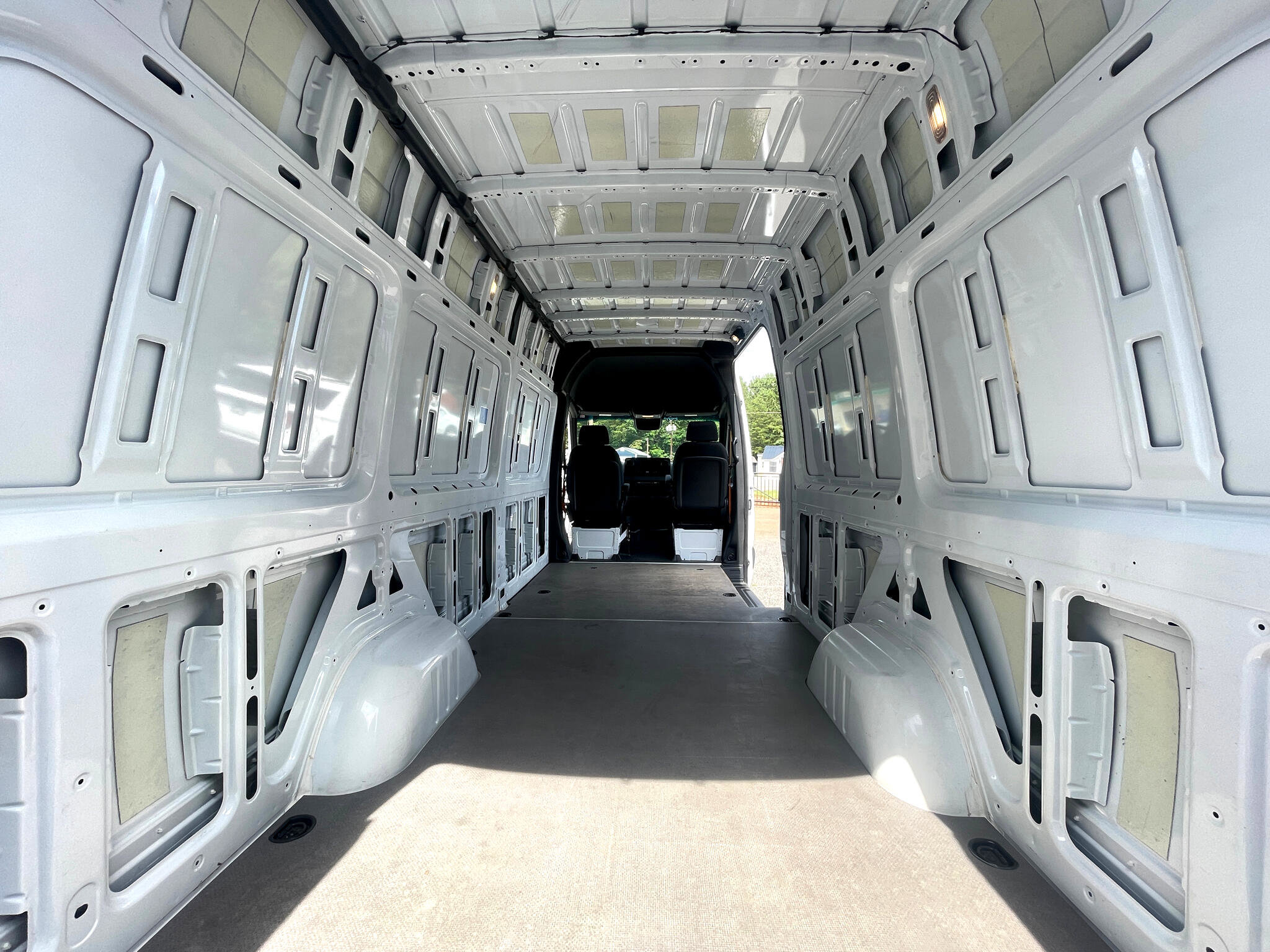 Used 2023 Mercedes-Benz Sprinter 2500 image 28