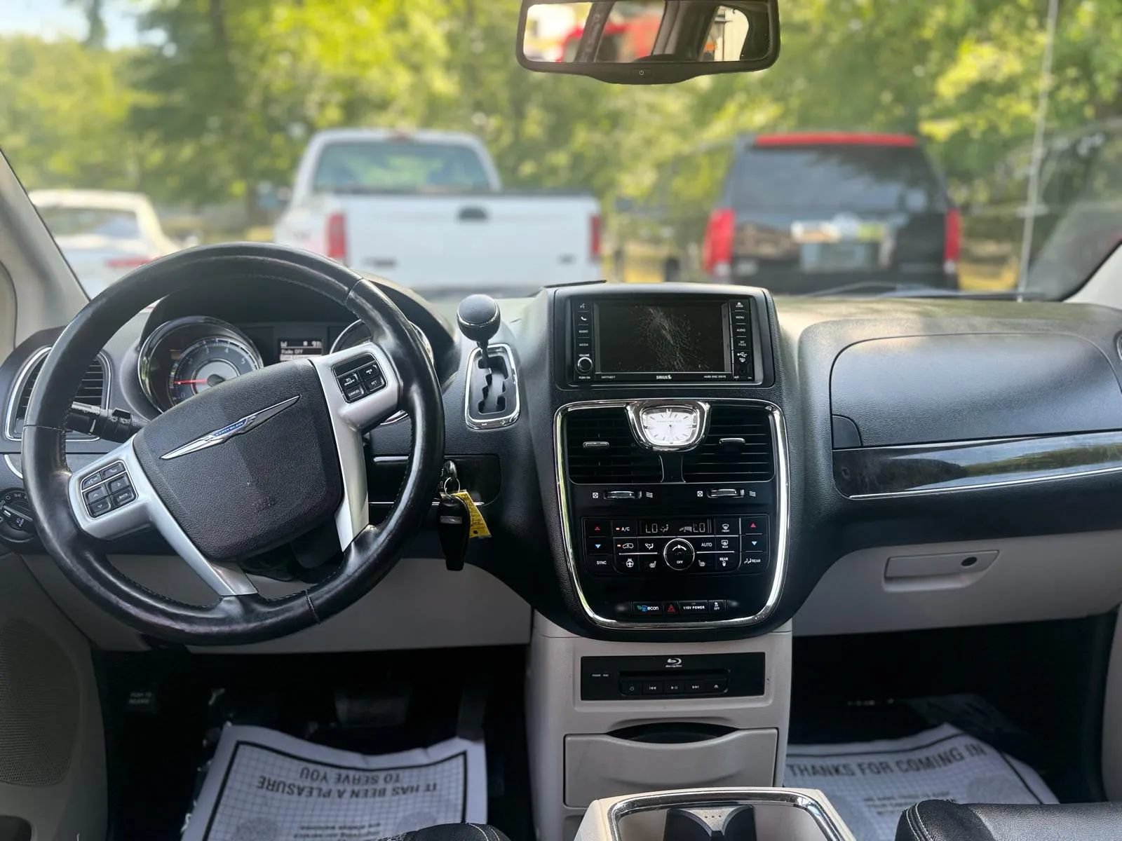 Used 2014 Chrysler Town & Country Touring-L w/ Driver Convenience Group FWD image 10