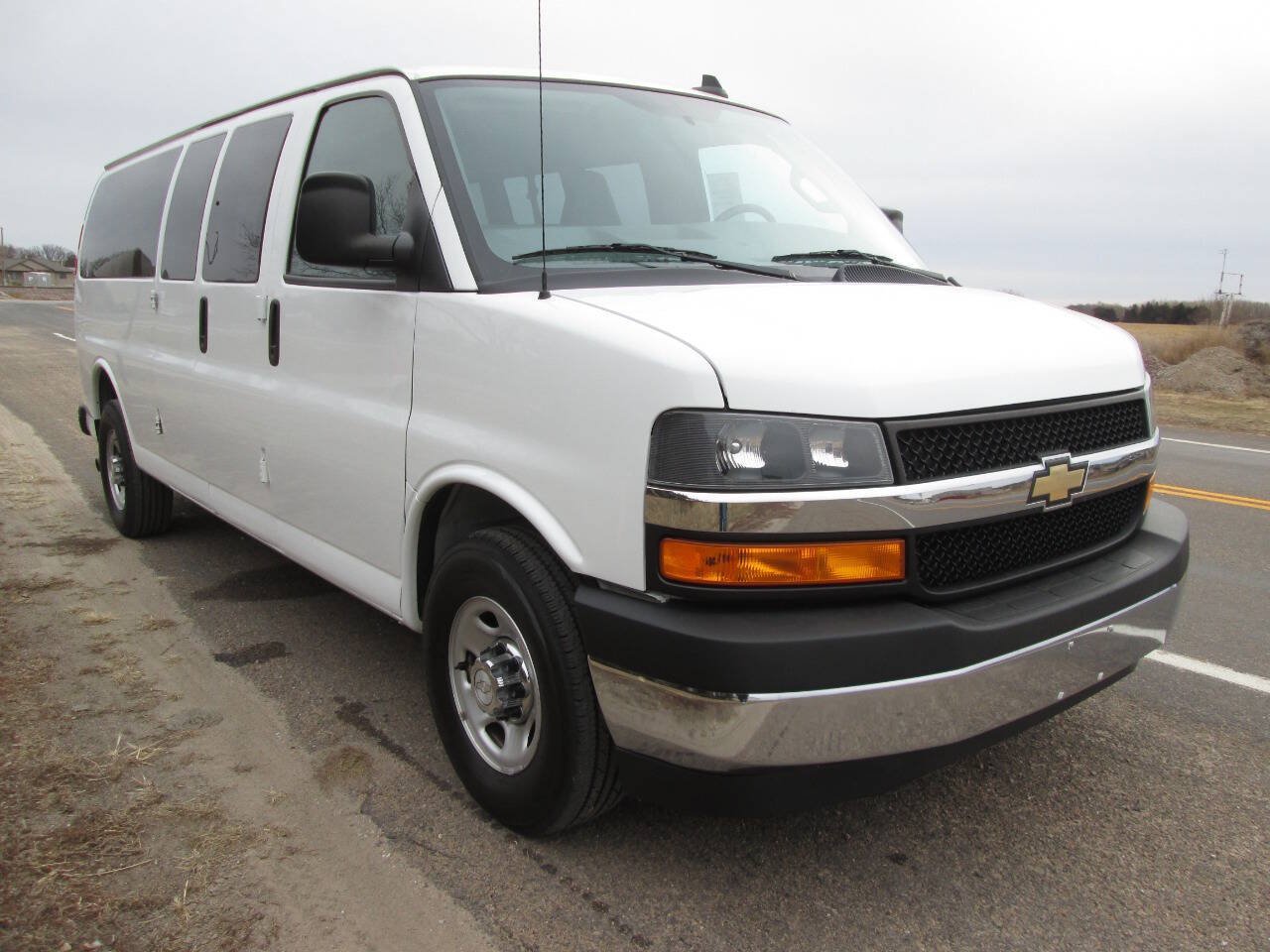 Used 2018 Chevrolet Express 3500 LT w/ LT Preferred Equipment Group RWD image 6