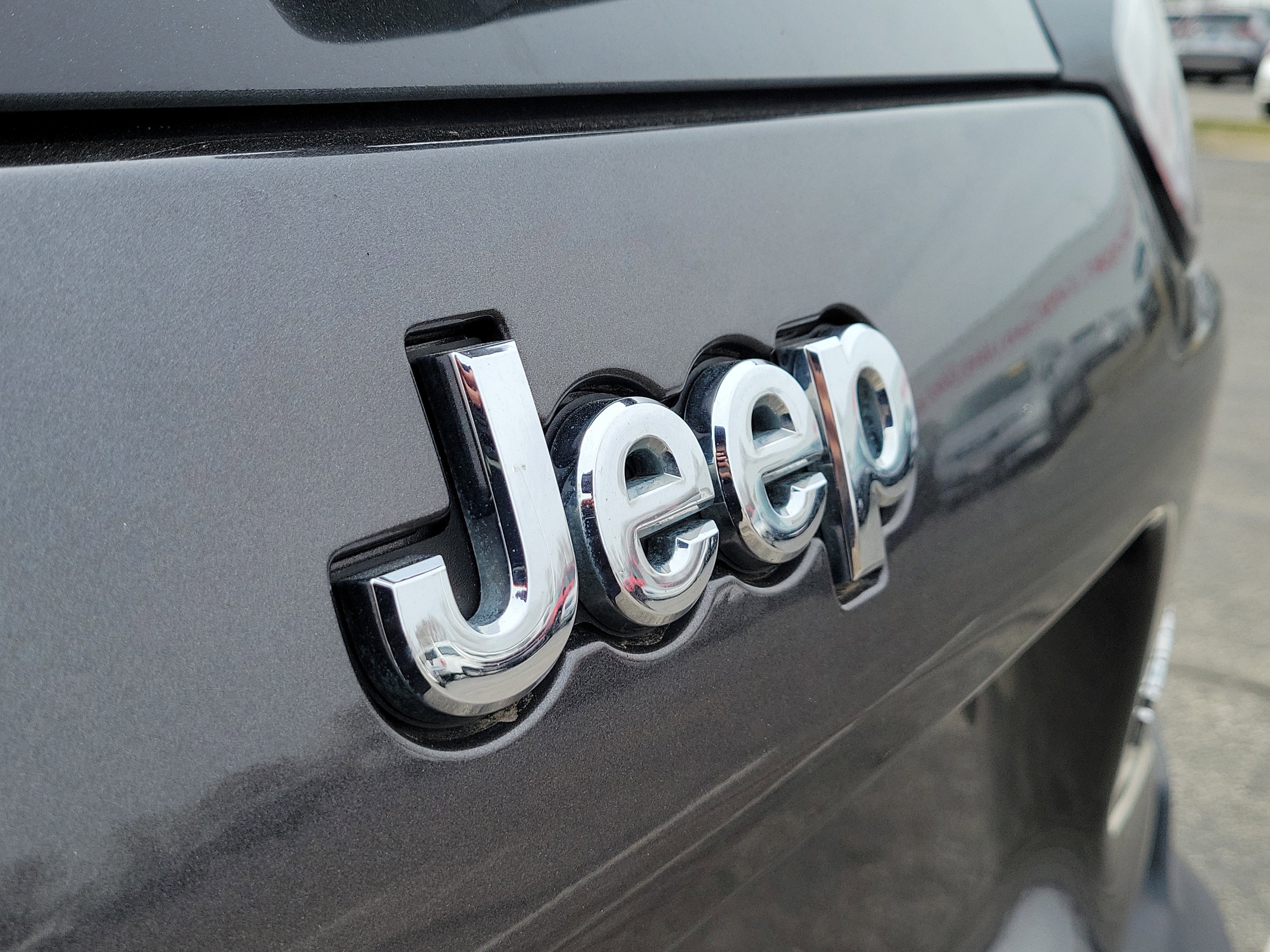 Used 2021 Jeep Cherokee Limited image 6