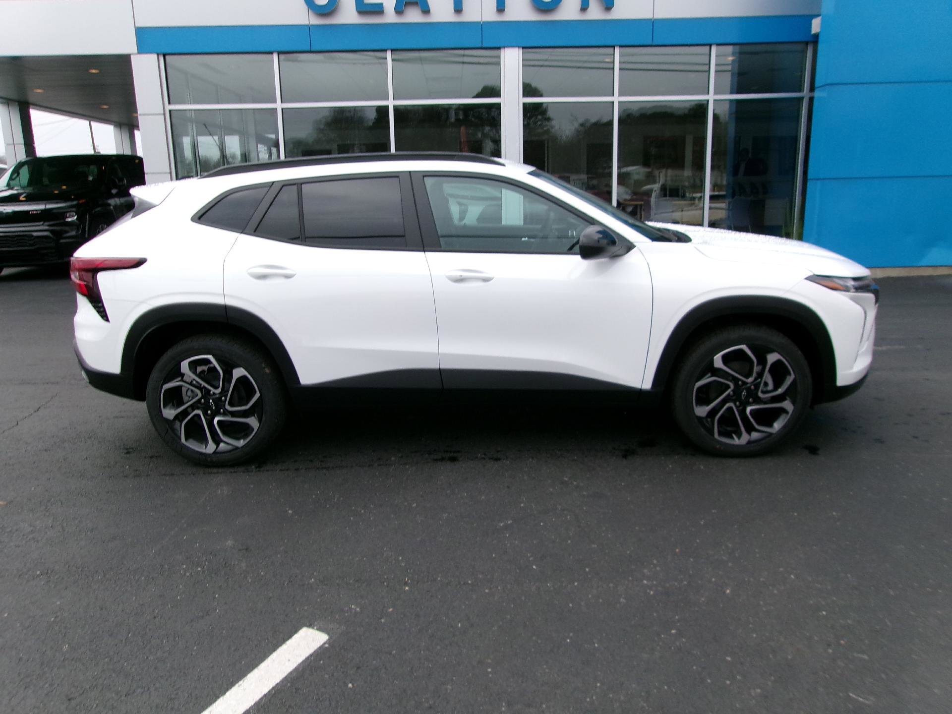 New 2026 Chevrolet Trax RS w/ Sunroof Package FWD image 2