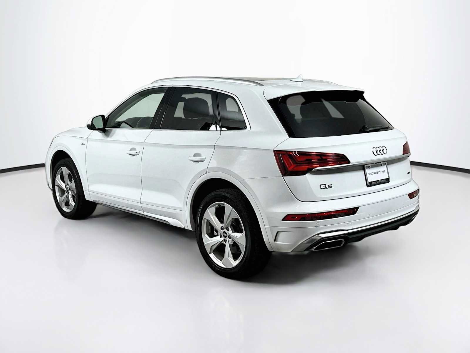 Used 2023 Audi Q5 2.0T Premium Plus w/ Premium Plus Package AWD/4WD image 3