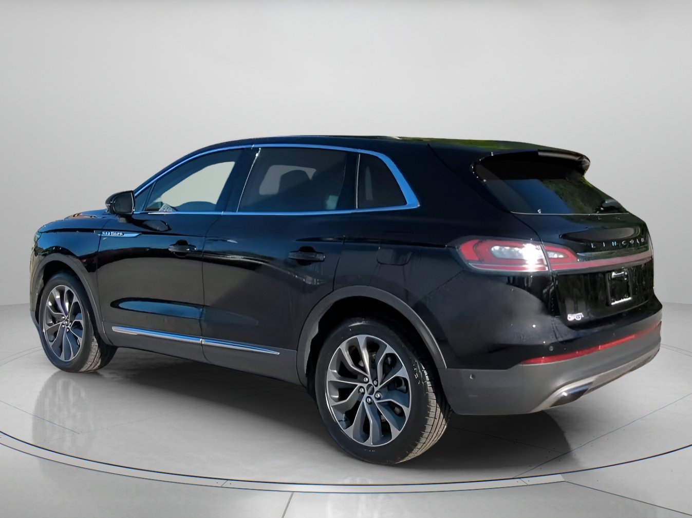 Used 2023 Lincoln Nautilus Reserve w/ Equipment Group 201A image 21