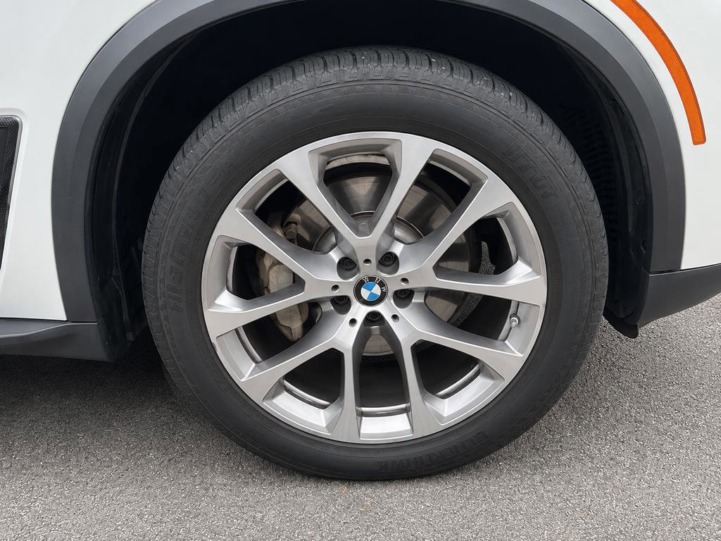 Used 2022 BMW X5 xDrive40i w/ Parking Assistance Package AWD/4WD image 3