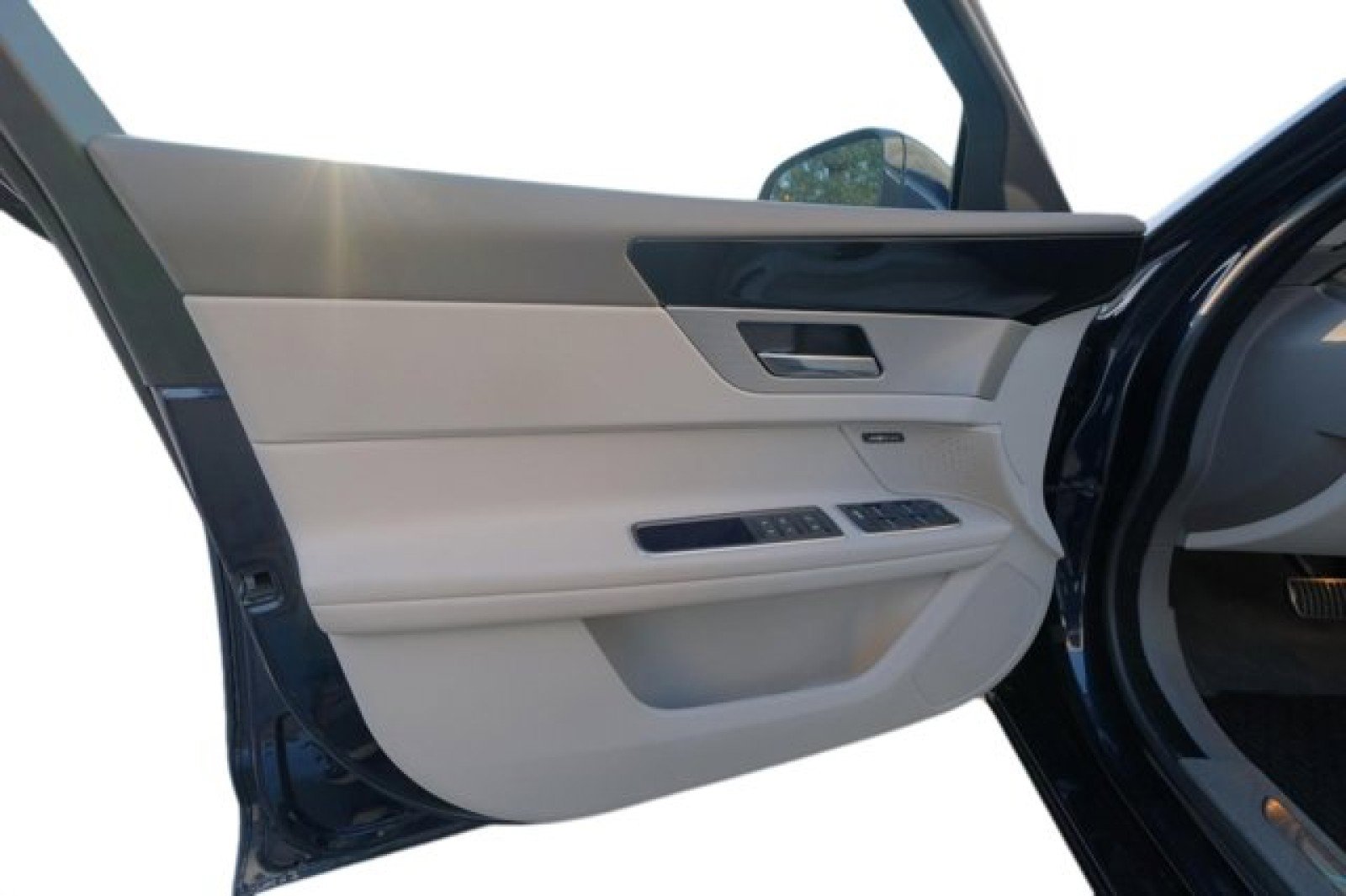 Used 2020 Jaguar XF Premium image 11