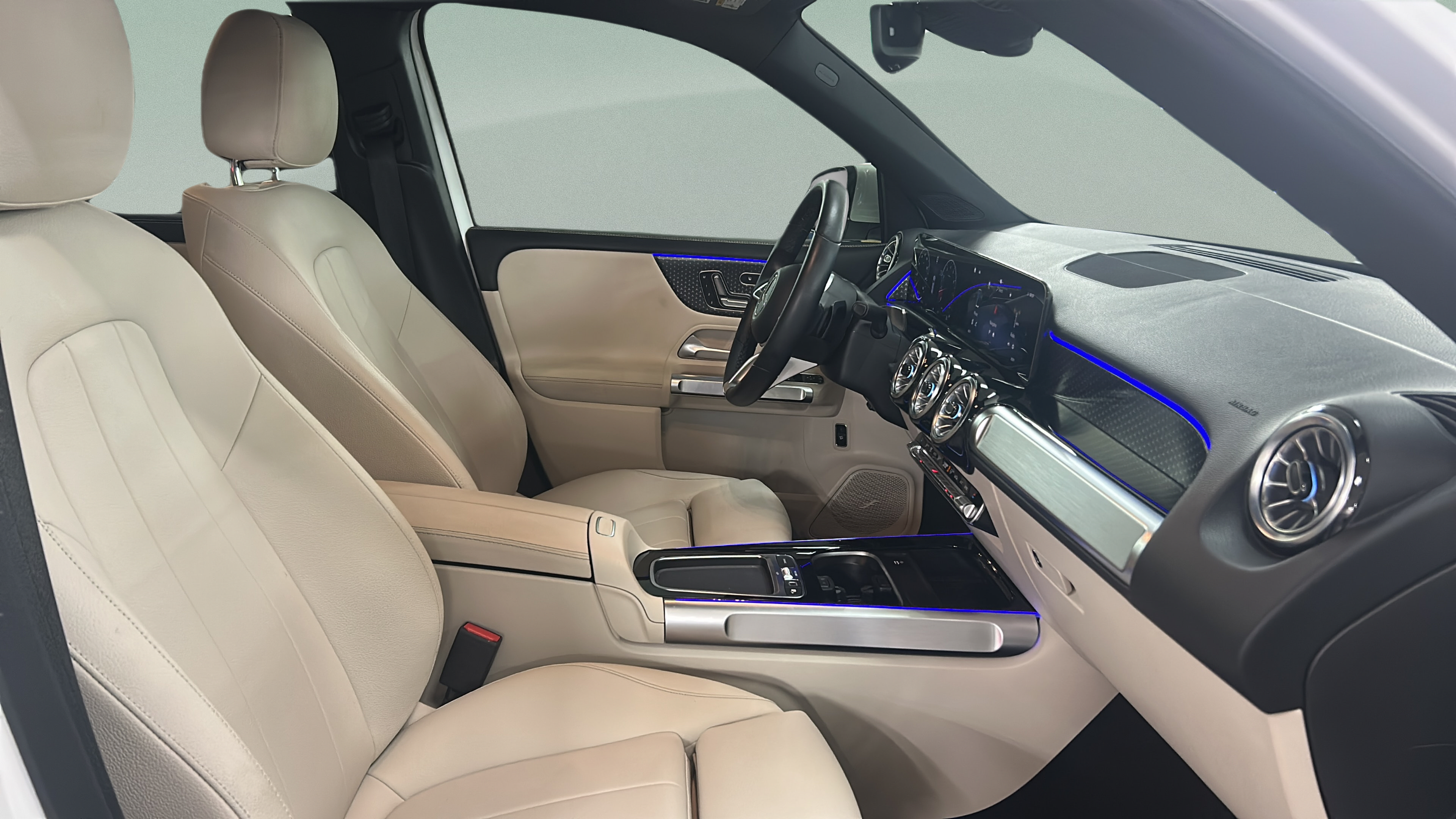 Used 2025 Mercedes-Benz GLB 250 image 35