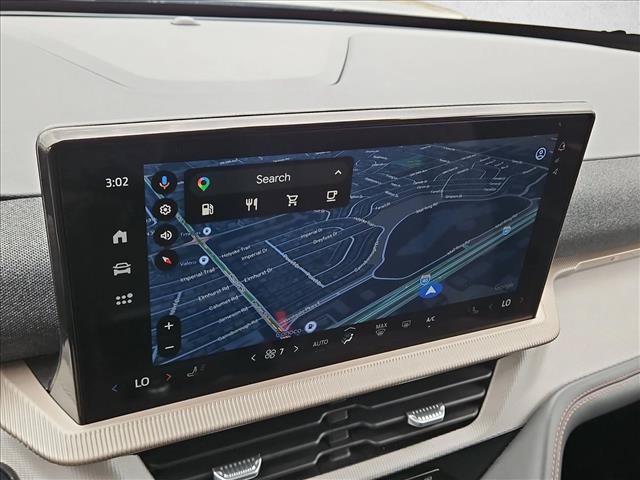 Used 2025 Ford Explorer Active AWD/4WD image 13