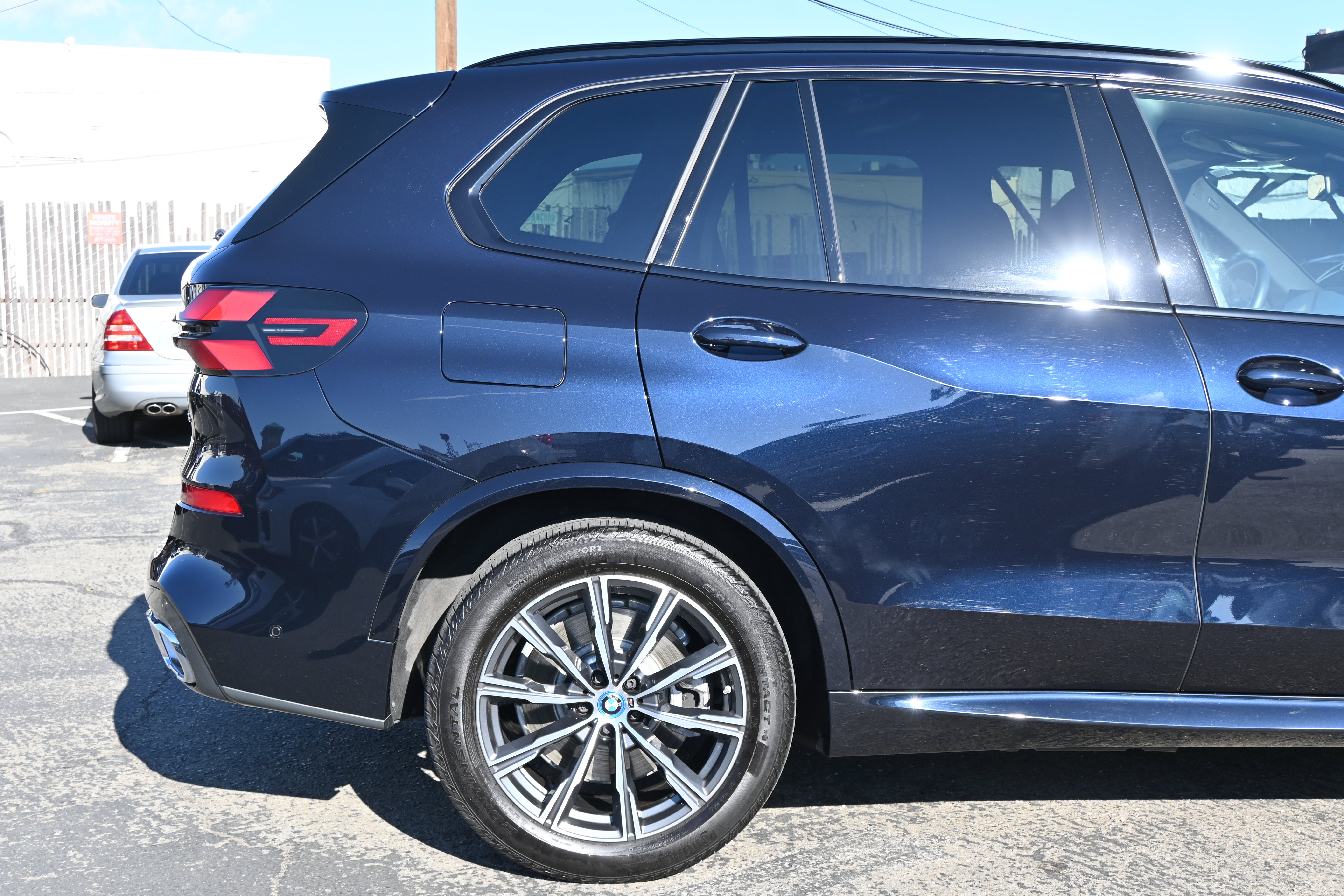 Used 2024 BMW X5 xDrive50e w/ M Sport Package AWD/4WD image 12