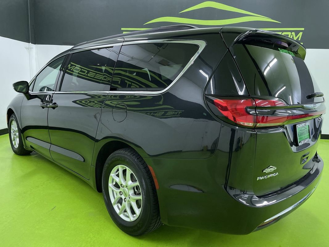 Used 2022 Chrysler Pacifica Touring-L image 7