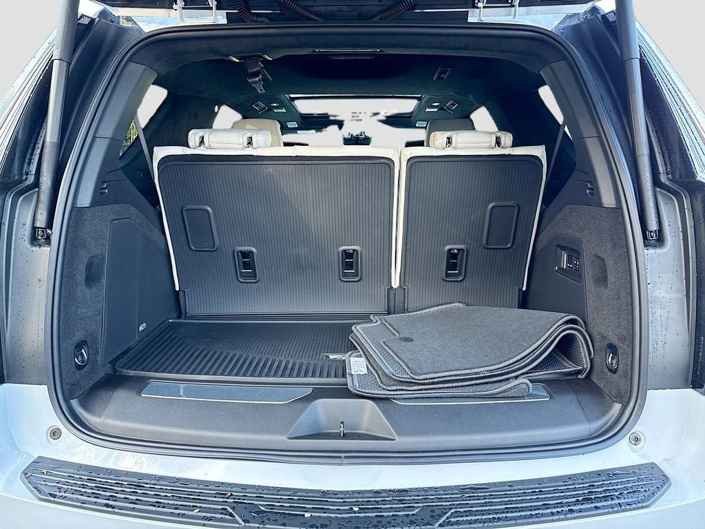 New 2026 Cadillac Escalade Platinum Sport w/ LPO, ONYX Package AWD/4WD image 30