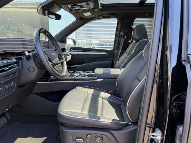 Used 2025 Cadillac Escalade ESV Sport AWD/4WD image 20