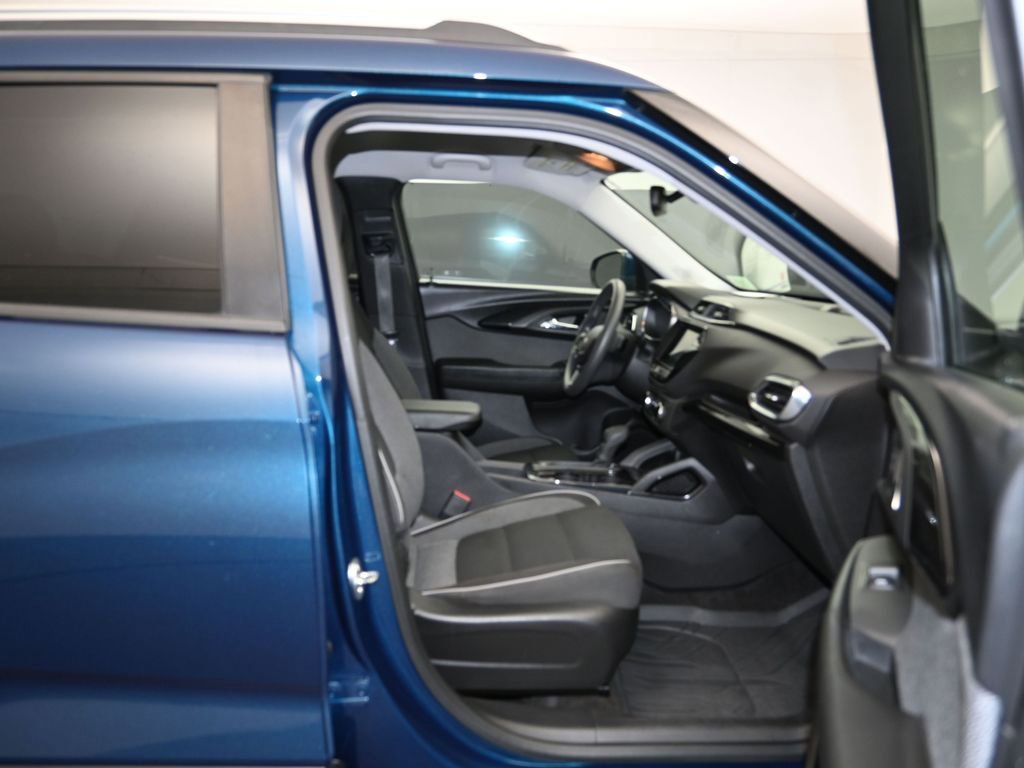 Used 2021 Chevrolet TrailBlazer LT w/ Convenience Package FWD image 25