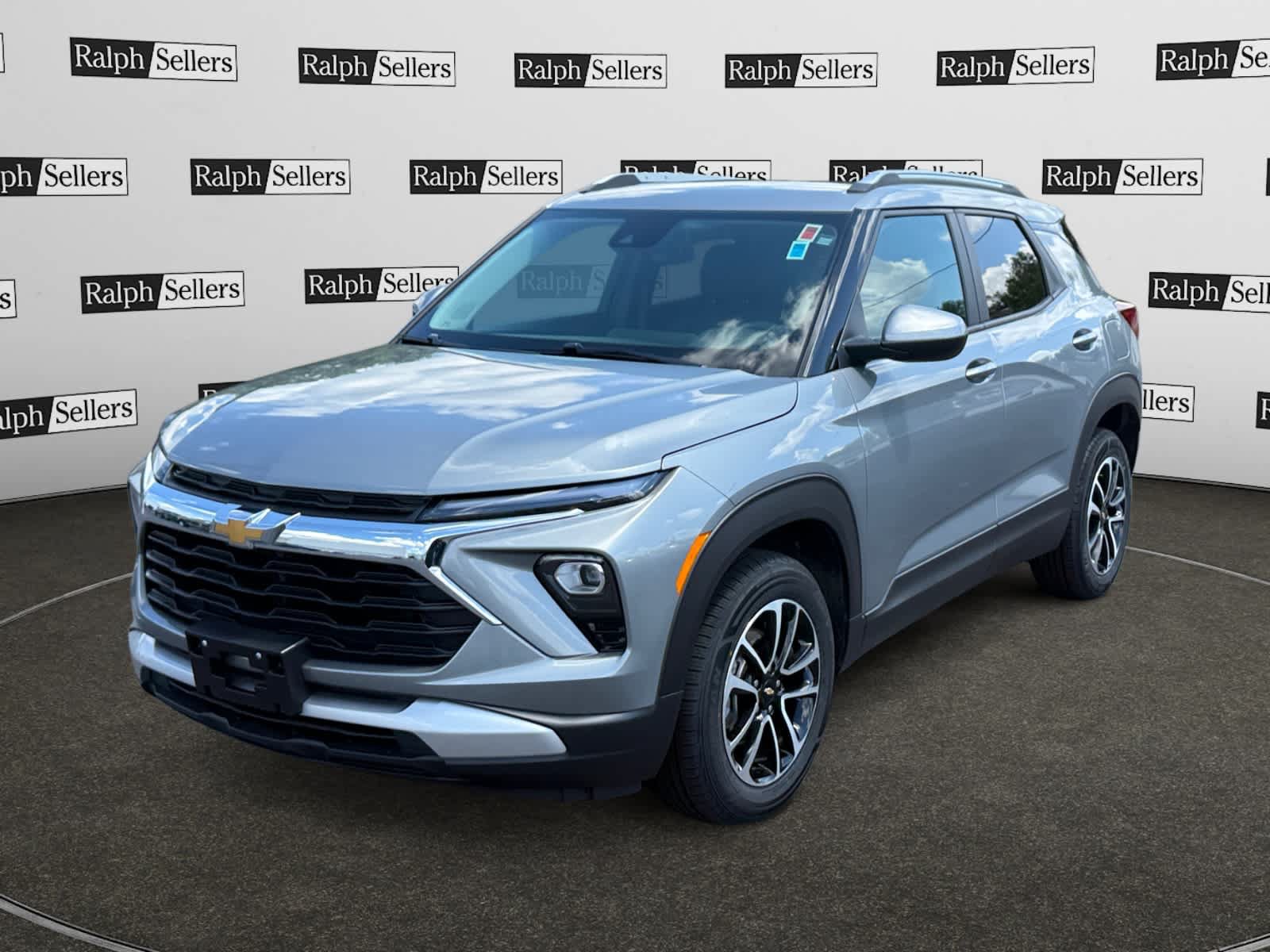 Used 2025 Chevrolet TrailBlazer LT AWD/4WD image 2