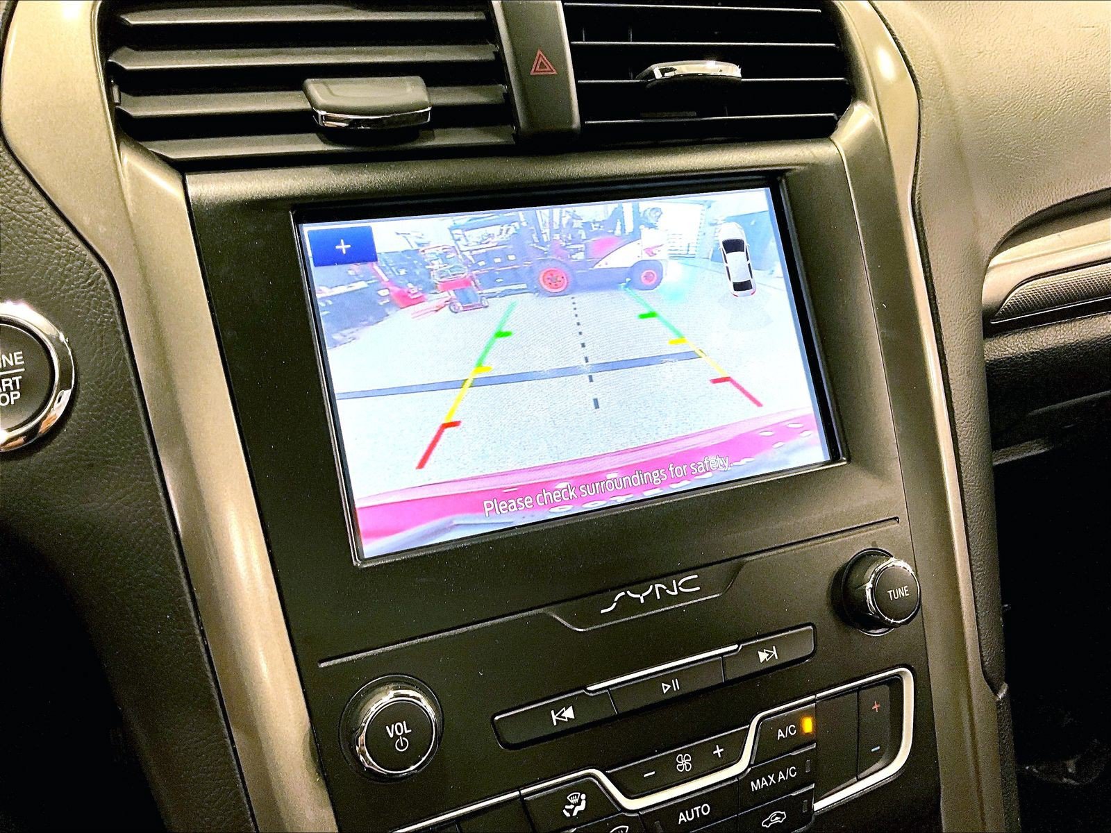 Used 2020 Ford Fusion SE FWD image 34