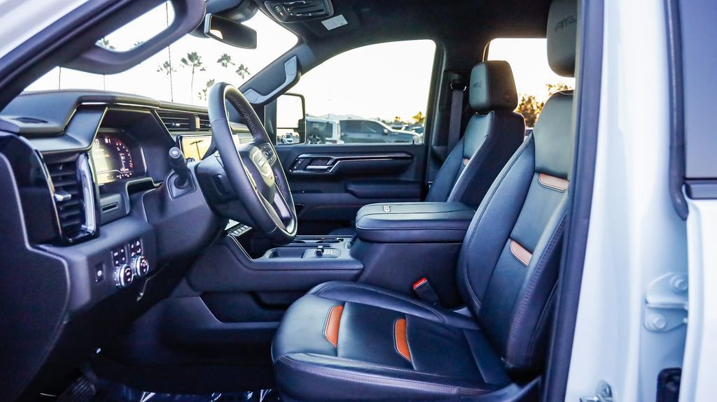 Used 2025 GMC Sierra 2500 AT4 image 18