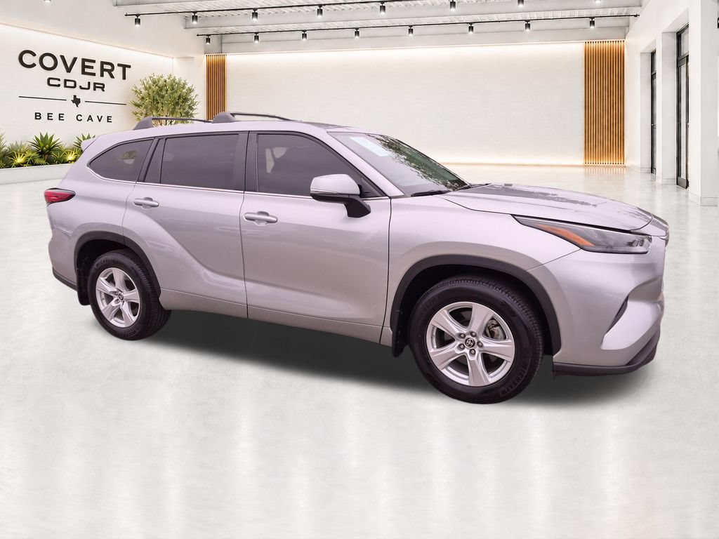 Used 2023 Toyota Highlander L FWD image 15