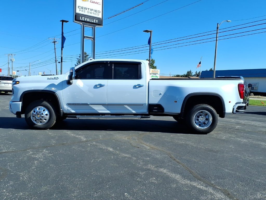 Used 2026 Chevrolet Silverado 3500 High Country w/ Technology Package AWD/4WD image 6