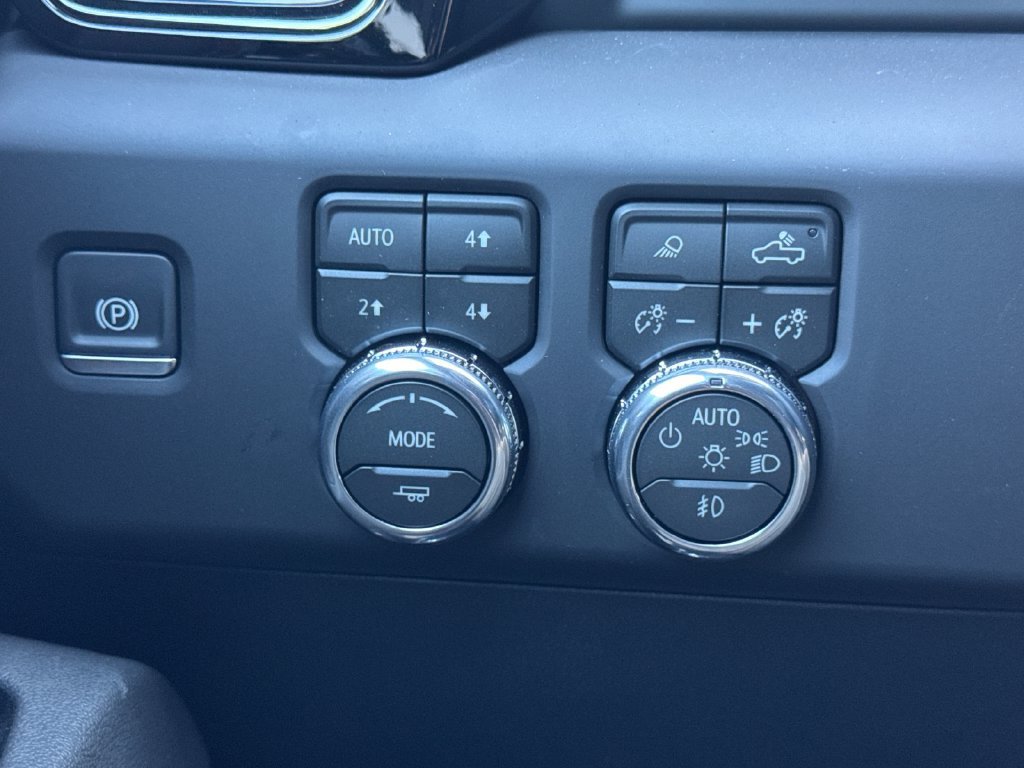 New 2026 GMC Sierra 2500 AT4 w/ AT4 Premium Plus Package AWD/4WD image 31