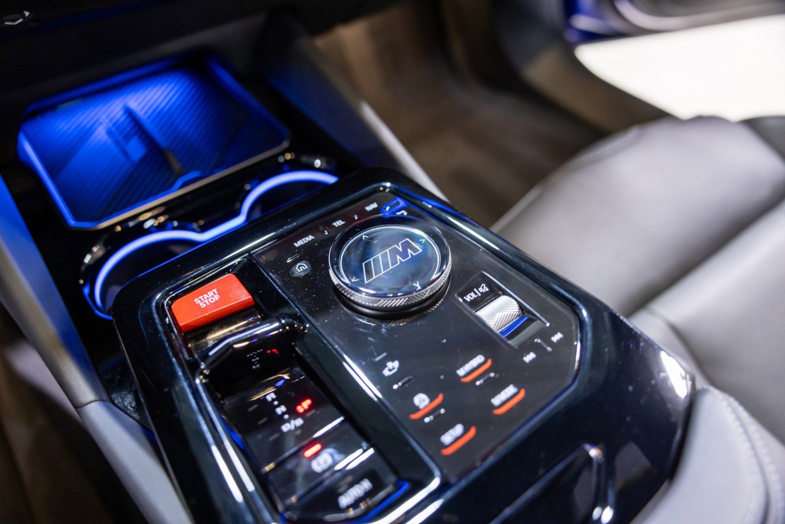 Used 2025 BMW M5 w/ Executive Package image 47