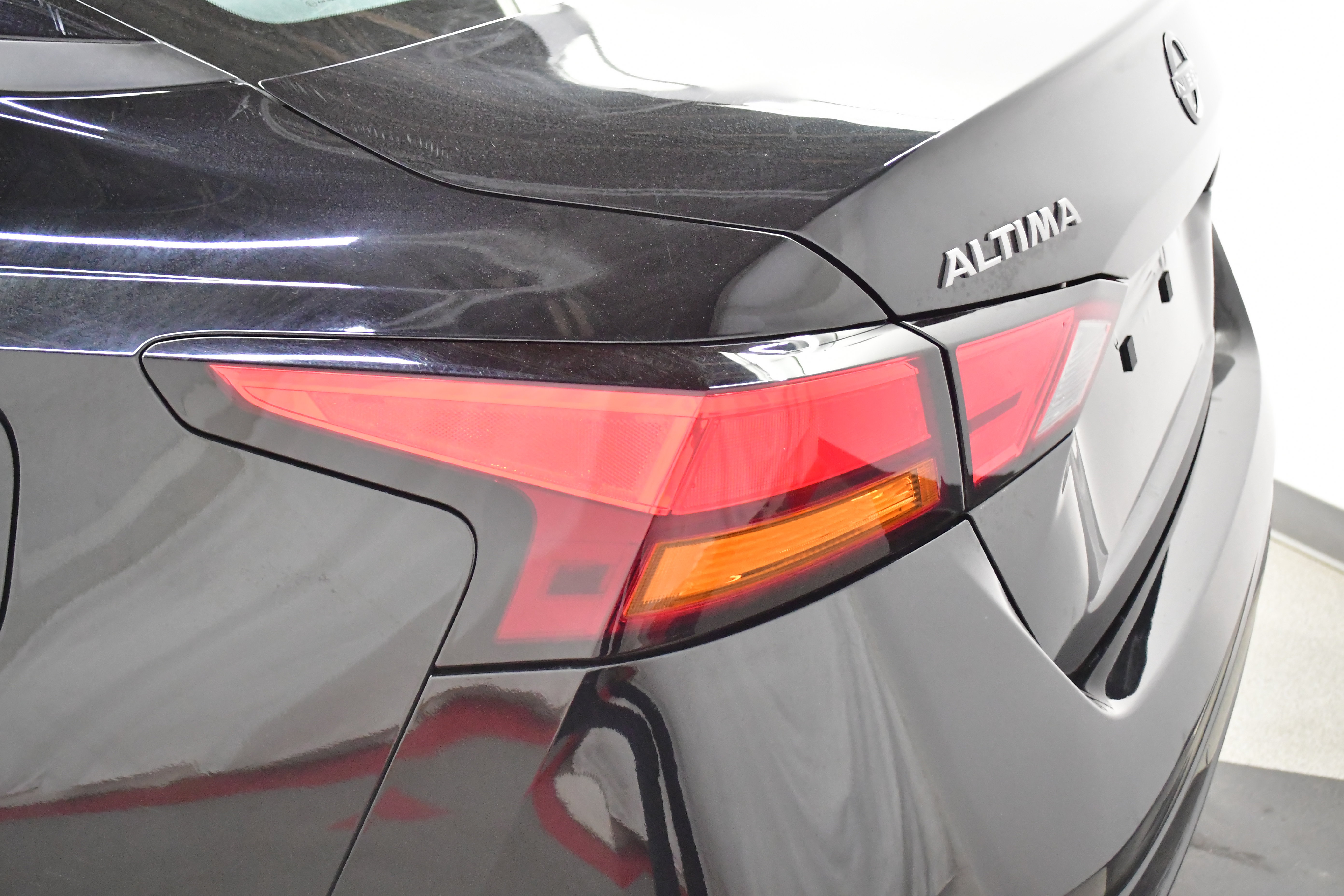 Used 2025 Nissan Altima 2.5 SV FWD image 29
